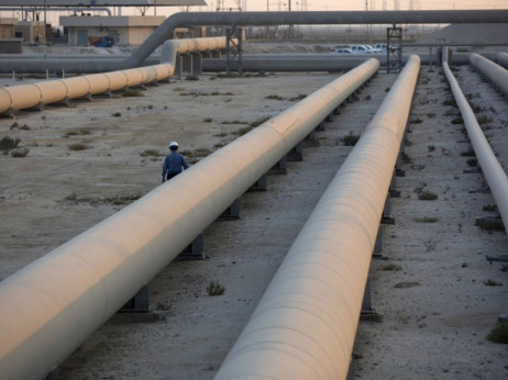 Саудијците ја намалуваат цената на нафтата кон Азија поради конкуренцијата