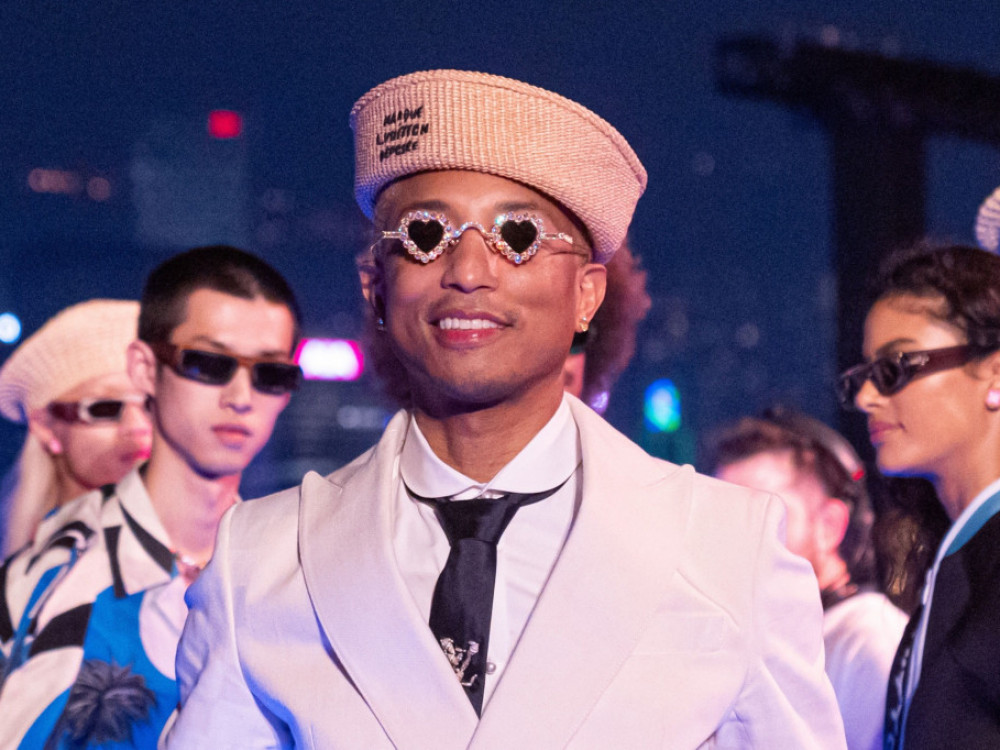 Драматична ревија на „Луј Витон“ на хонгконшката авенија на ѕвездите