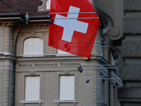 Швајцарија во септември првпат ќе ги намали каматните стапки