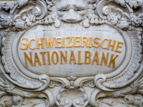Швајцарската банка ги намали стапките пред ЕЦБ и Фед