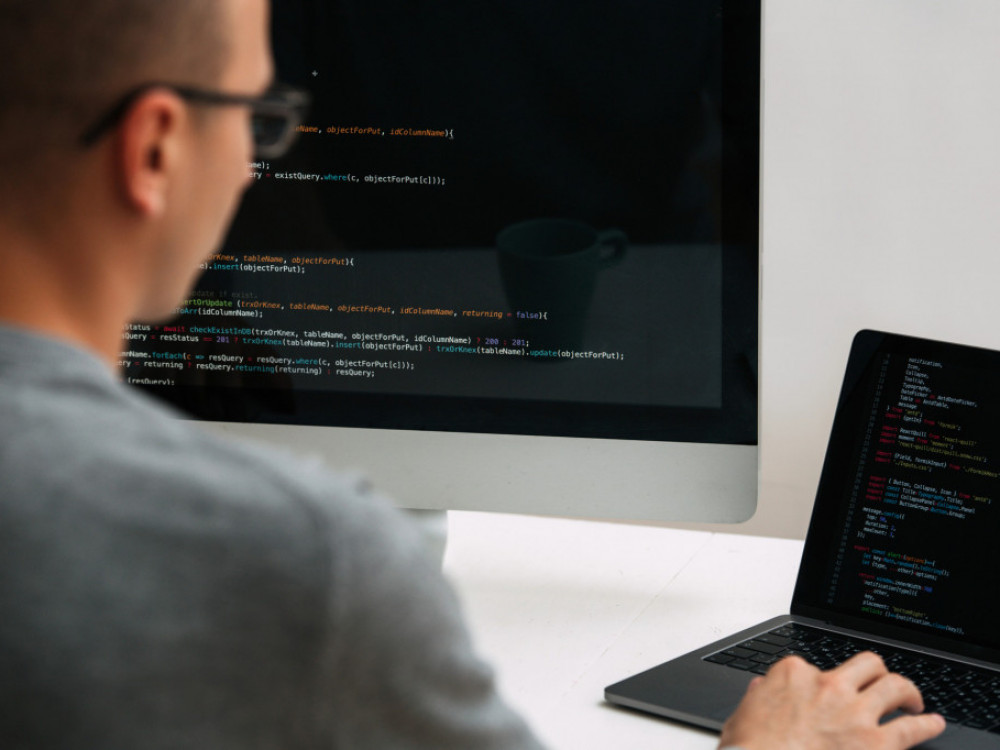 Вeштачката интелигенција пречка за програмерите почетници да најдат работа