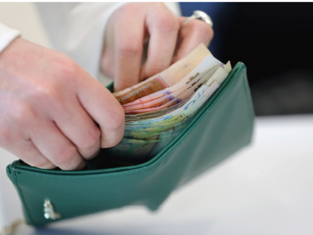 Благ месечен пад на просечната плата: Во јануари 43.050 денари