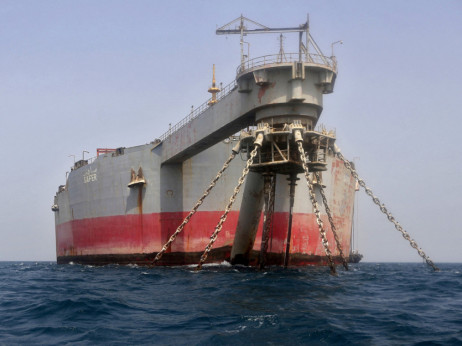 Повеќе од 100 бродови се пренасочени од Црвеното Море