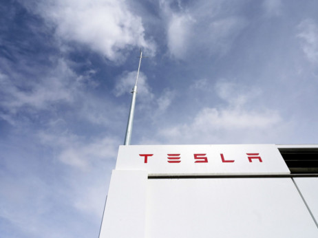 „Тесла“ купи земјиште за изградба на фабрика за батерии во Шангај