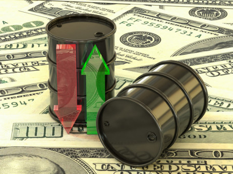 Неизвесност за цената на нафтата, понуда поголема од побарувачката