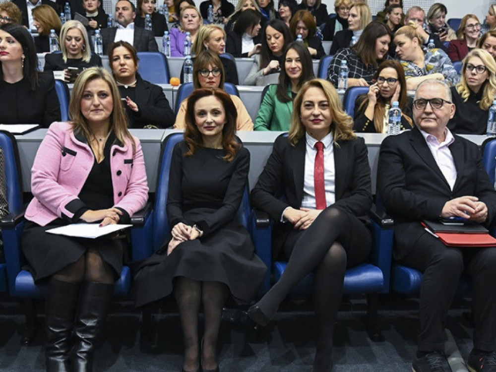 Лидерите не ги дефинира родот, туку компетентноста