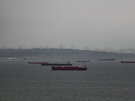Нафтата стабилна по прекините на транспортот во Црвено Море
