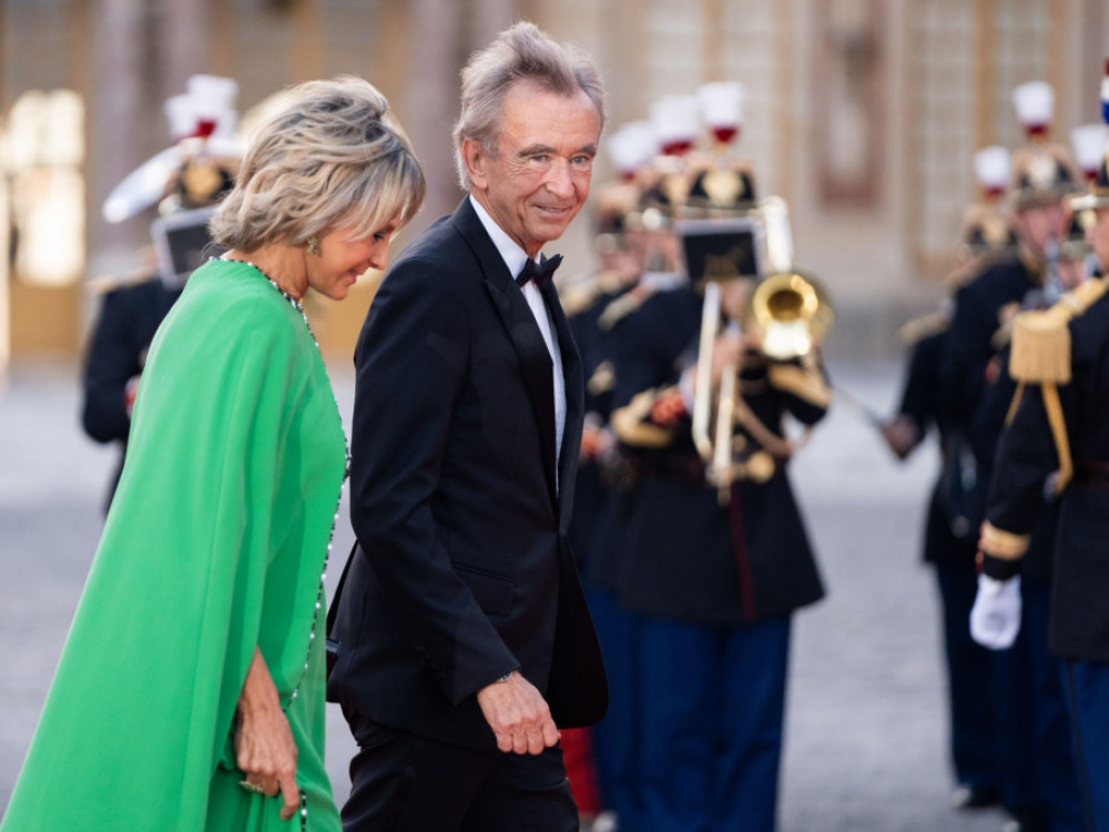 Макрон го одликува Бернард Арно со највисокото француско признание