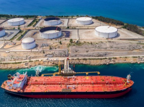 Нафтата поевтинува откако Саудиска Арабија ги намали цените