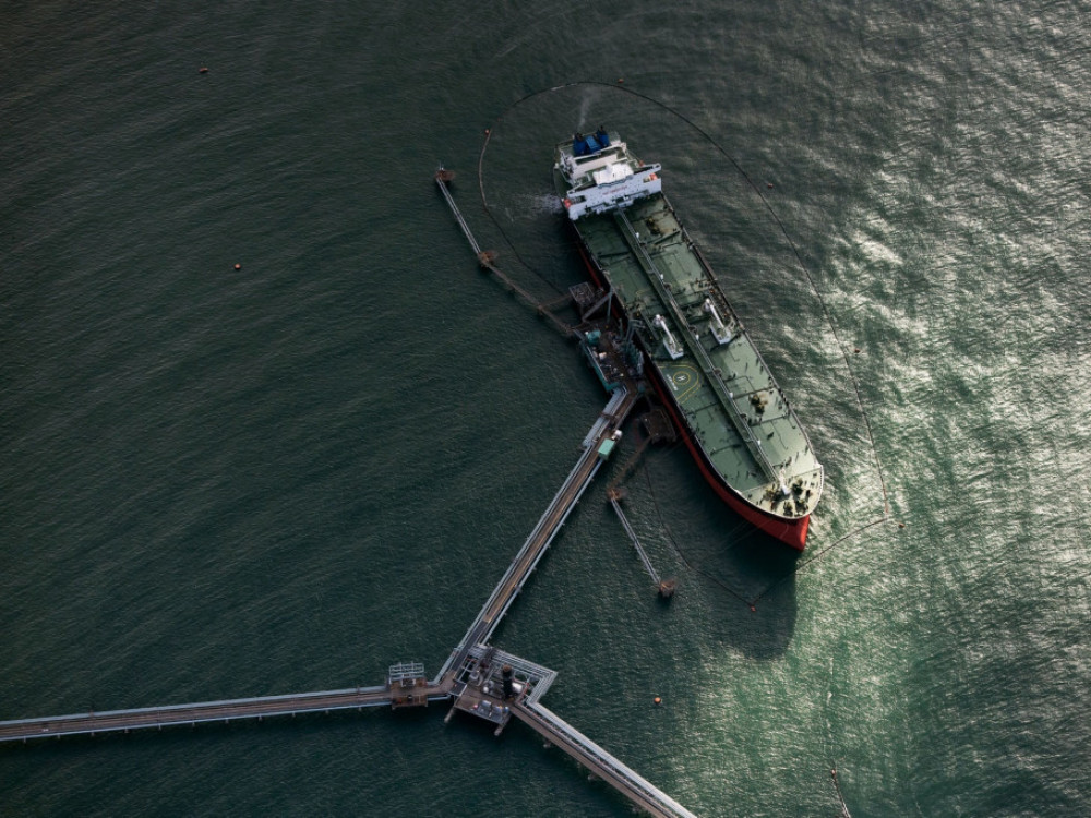 Цената на нафтата во пад додека расте ризикот од Црвеното Море