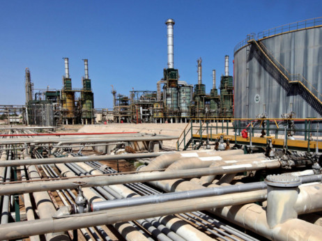 Цената на нафтата соборена од преговорите за примирје во Газа
