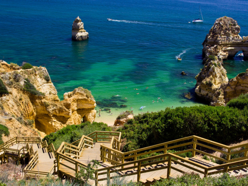 На плажа во Грција или по патот на Инките - каде на одмор годинава?