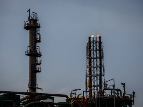 Либија го отвори своето најголемо нафтено поле и ја намали цената на нафтата