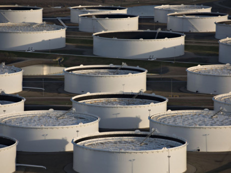 Драстичен пад на цената на нафтата по зголемувањето на американските резерви