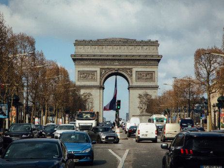 Тројно се зголемуваат цените за паркирање теренци во Париз