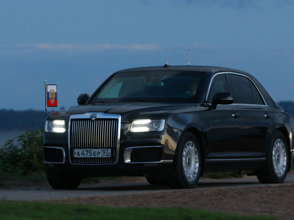 Путин му подари на Ким Џонг Ун луксузен автомобил од руско производство