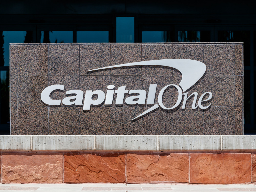 Најголемо спојување годинава: САД добиваат водечки издавач на картички