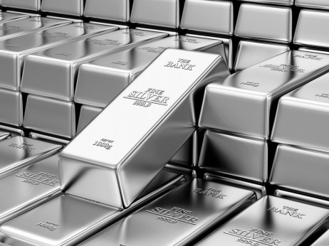 Поевтините конкуренти на златото скокнаа на повеќегодишни максимуми
