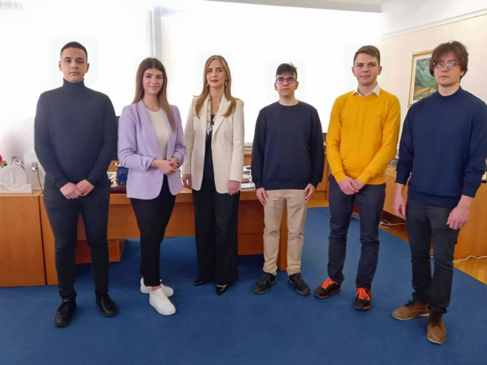 Гувернерката го отвори кабинетот за студенти од Економскиот факултет