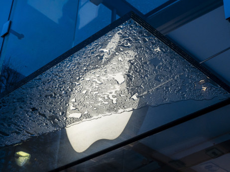 „Епл“ загуби 113 милијарди долари пазарна вредност по тужбата од владата на САД