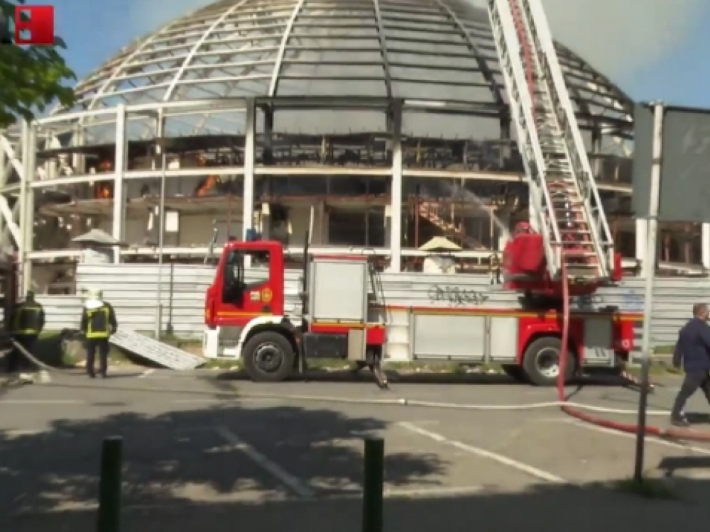 Локализиран пожарот во Универзална сала
