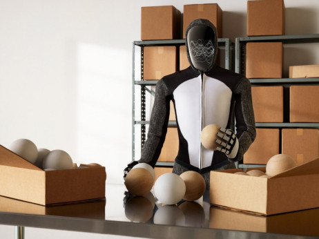 Богати директорски бонуси и бунт на машините - пет вести на денот