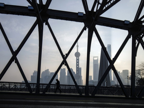 „Фич“ ја намалува прогнозата за Кина од стабилна во негативна