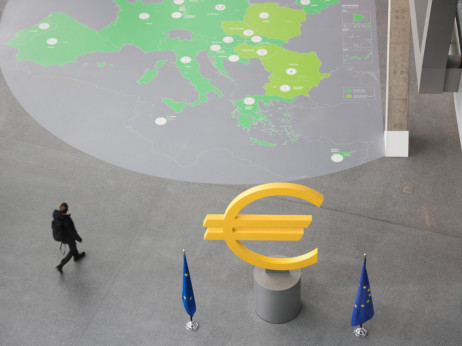 Разидувањето на Фед и ЕЦБ го спушти еврото на петмесечен минимум