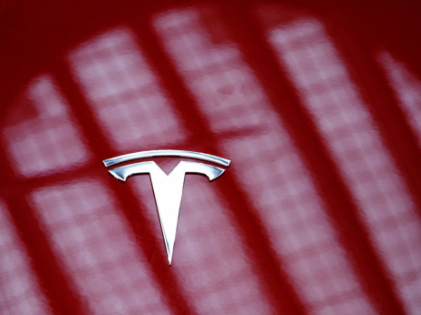 Паѓаат цените на електричните возила на „Тесла“