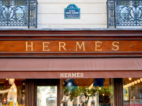 Продажбата на „Хермес“ му пркоси на трендот на забавување на пазарот на луксуз