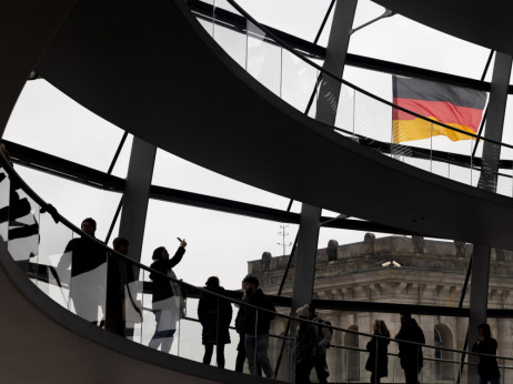 Германската економија покажува знаци на живот, но индустријата се бори