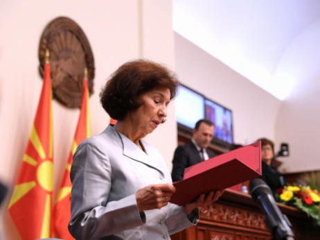 „Политико“: Македонската претседателка предизвика контроверзии на инаугурацијата