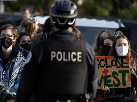 Протести на студентите во Пенсилванија и Чикаго