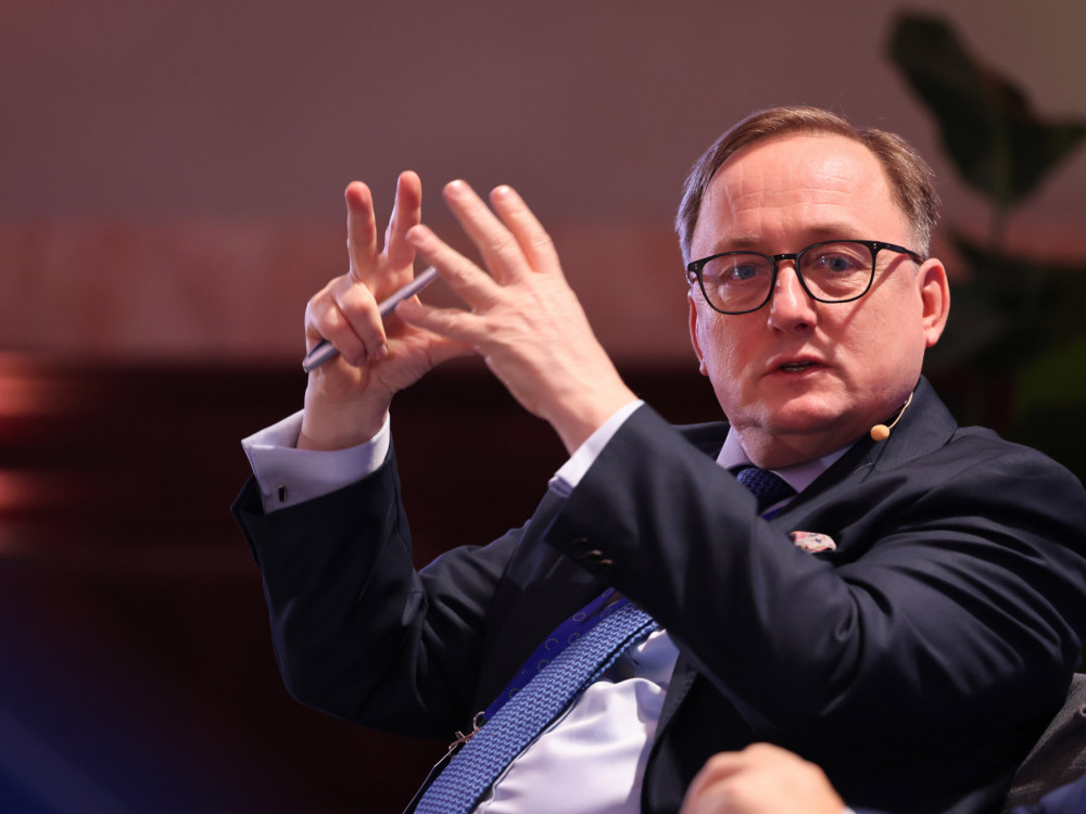 Казакс од ЕЦБ е „многу отворен“ за намалување на стапките во септември