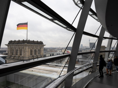 Германија размислува да ги искористи замрзнатите руски средства
