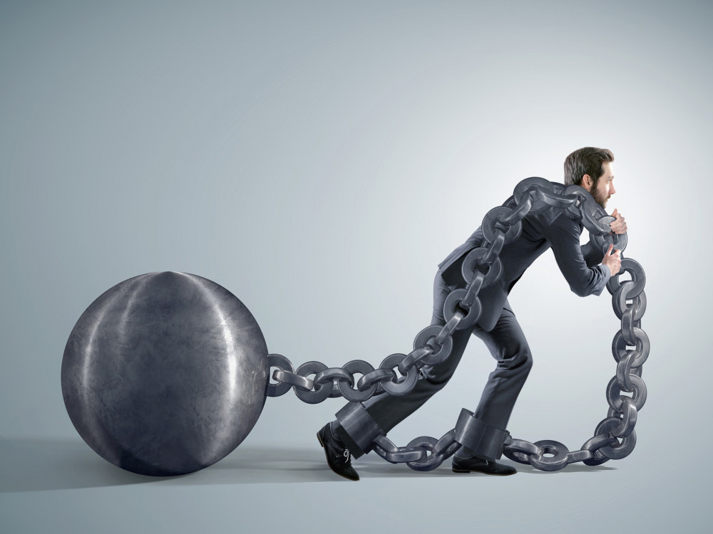 Пониските камати и зелената агенда ќе го зголемат глобалниот долг