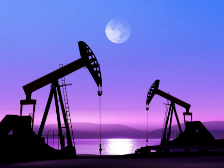 Цените на нафтата се стабилизираа пред состанокот на ОПЕК+ и покрај тензиите