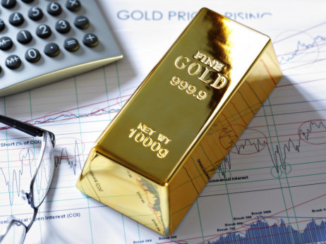 Кина престана да купува злато, цената на металот падна