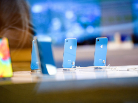 Акцијата на „Епл“ во топ избор: Надградбата на ајфон е во прашање