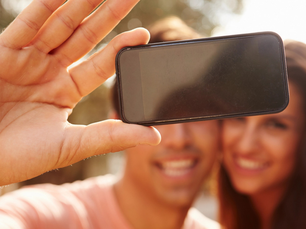 Свет со филтер: Како алгоритмите ги создаваат нашите избори?