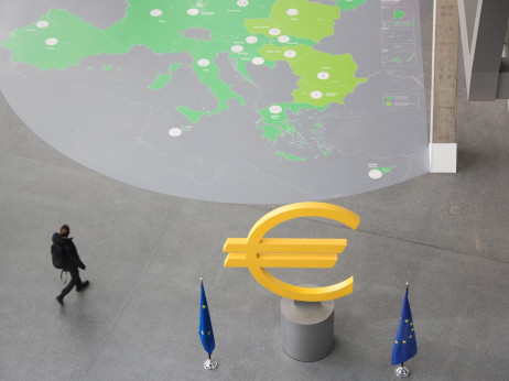 ЕЦБ ќе ги намали каматите најмалку уште два пати во 2024 година