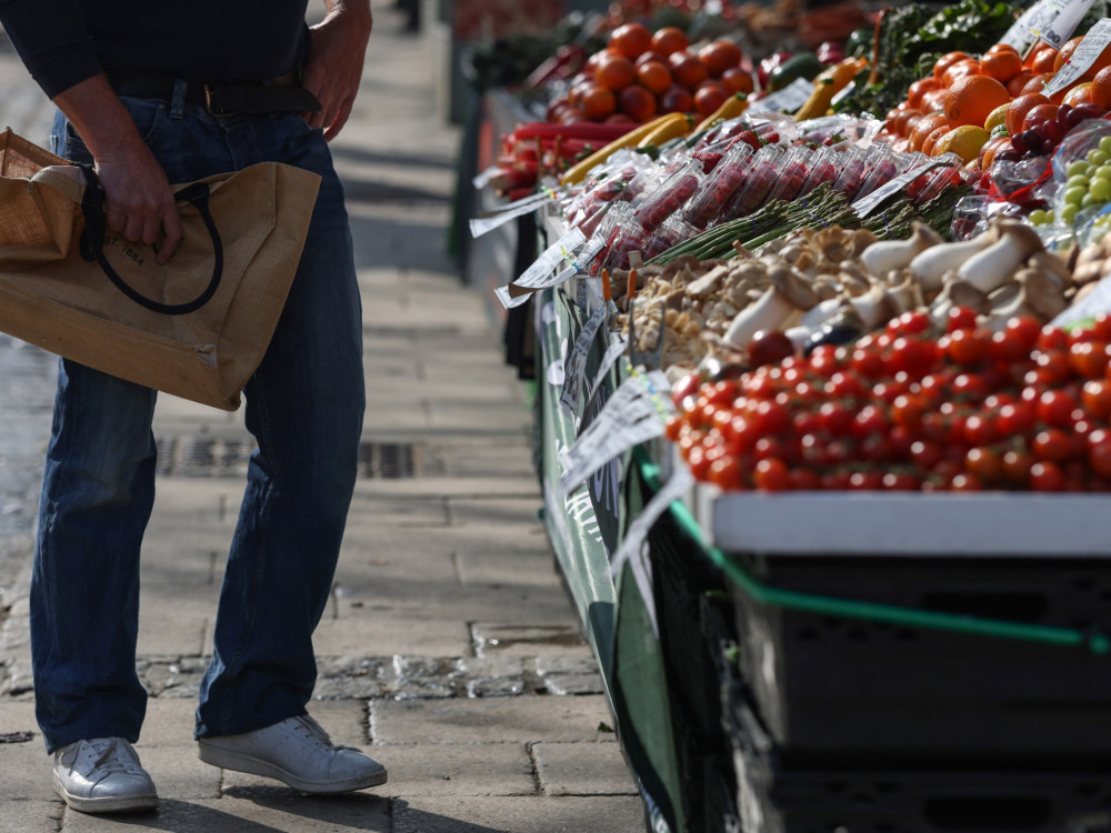 Инфлацијата во Обединетото Кралство ја постигна целта по речиси три години