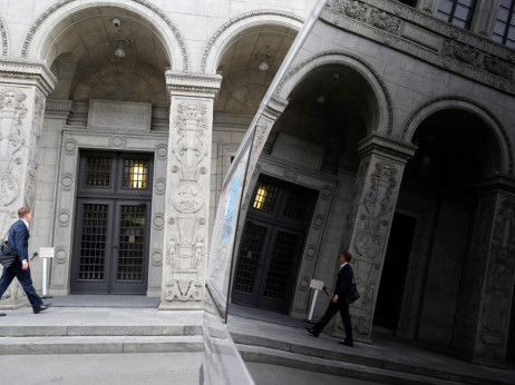 Швајцарската централна банка ја намали каматната стапка