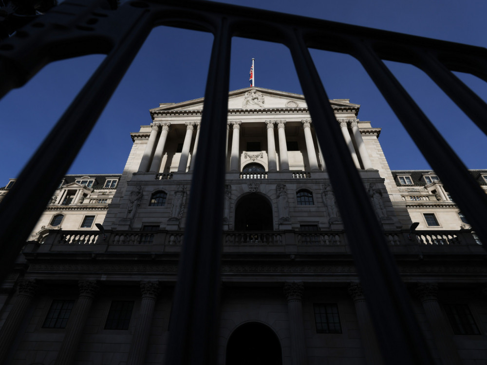 Изборите и инфлацијата го одложија намалувањето на стапките во Британија