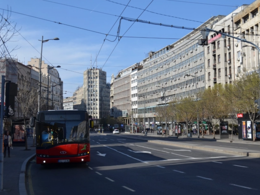 Припадник на жандармеријата ранет пред израелската амбасада во Белград