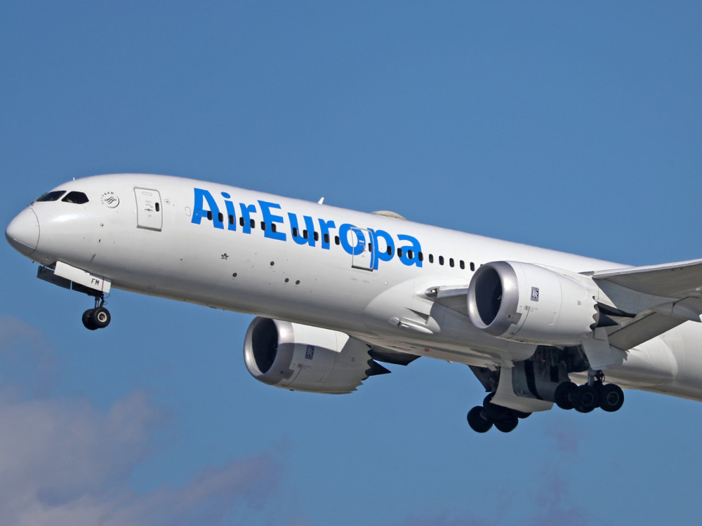 Четириесет патници повредени при силни турбуленции на лет од Мадрид до Монтевидео