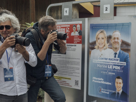 Ривалите на Ле Пен земаат залет пред изборниот хаос