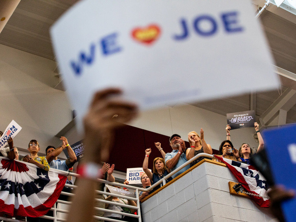 Самодовербата на Бајден во судир со стравот на демократите