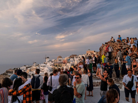 Грчките острови се соочуваат со деструктивен туризам