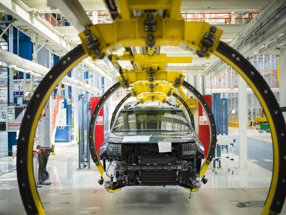 Пад на заработката на „Стелантис“ поради слабата продажба во САД